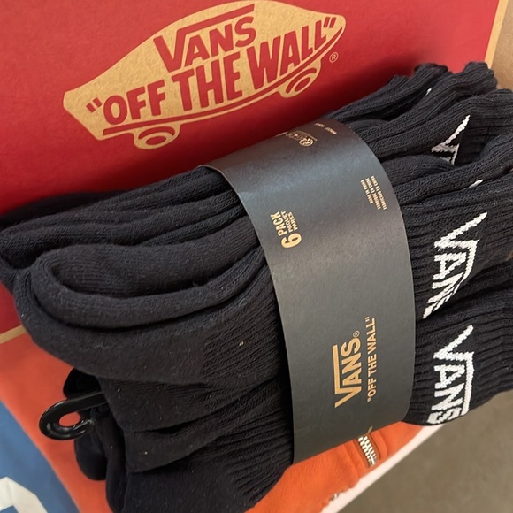 Vans Socks 6 pairs set CREW VANS.
"OFF THE WALL" Black/White
NWT - Picture 4 of 16